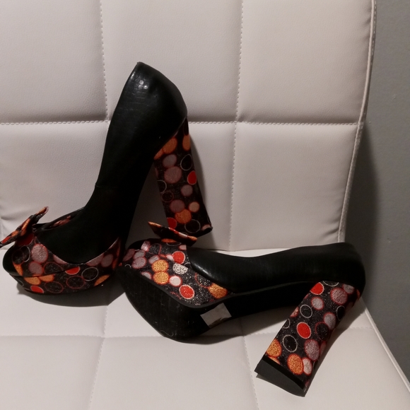 Heels - Picture 1 of 2